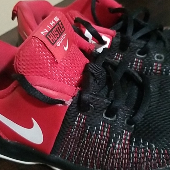 Nike Hustle Quick Shoes Black Red Size 4Y Youth - Picture 8 of 10